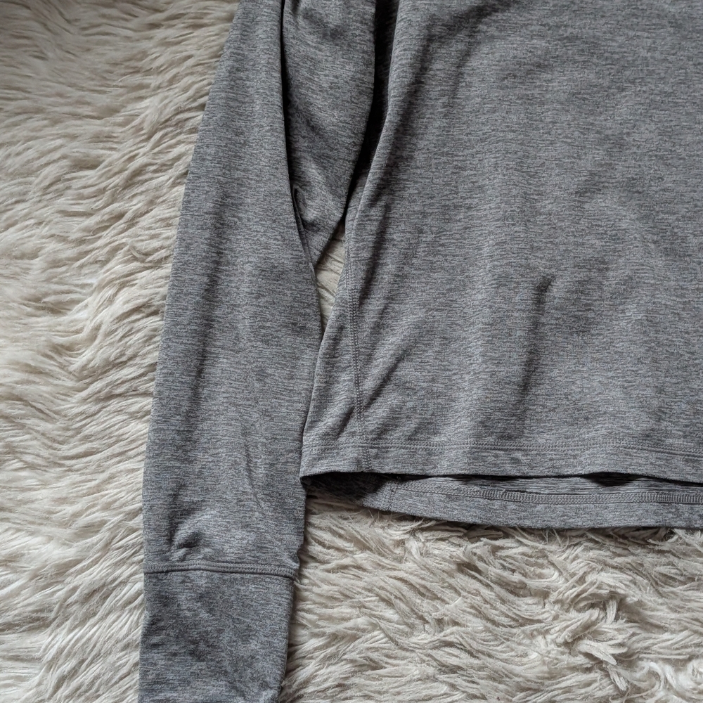 EUC Vuori Crescent Half Zip Pullover in Heather Gray - Picture 5 of 16